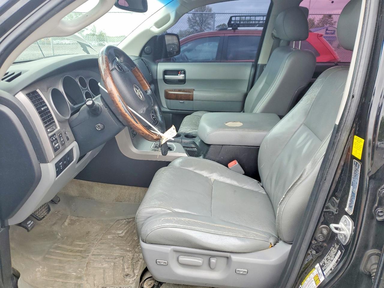 2010 Toyota Sequoia Platinum - Image 7