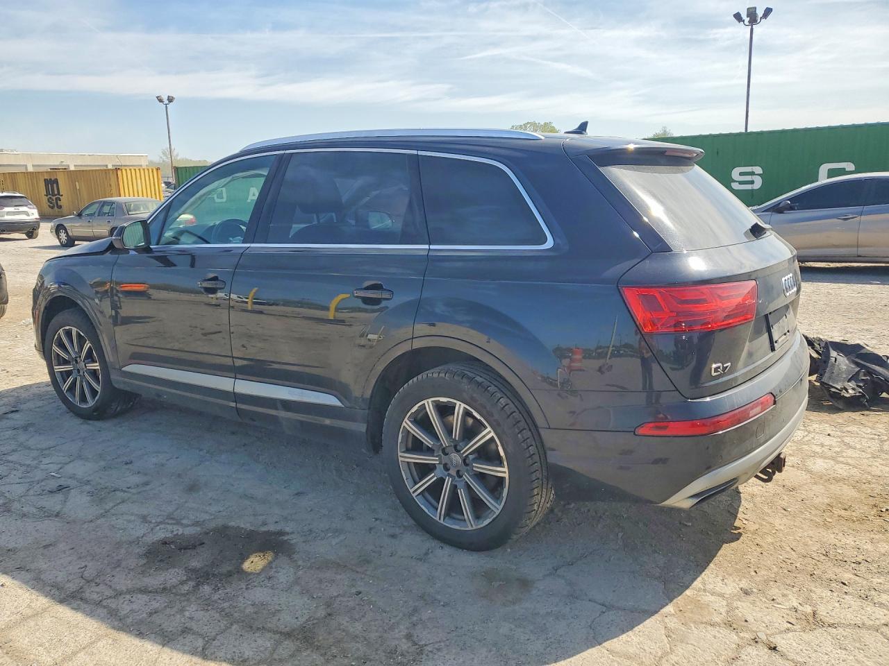 2017 Audi Q7 Premium Plus - Image 2