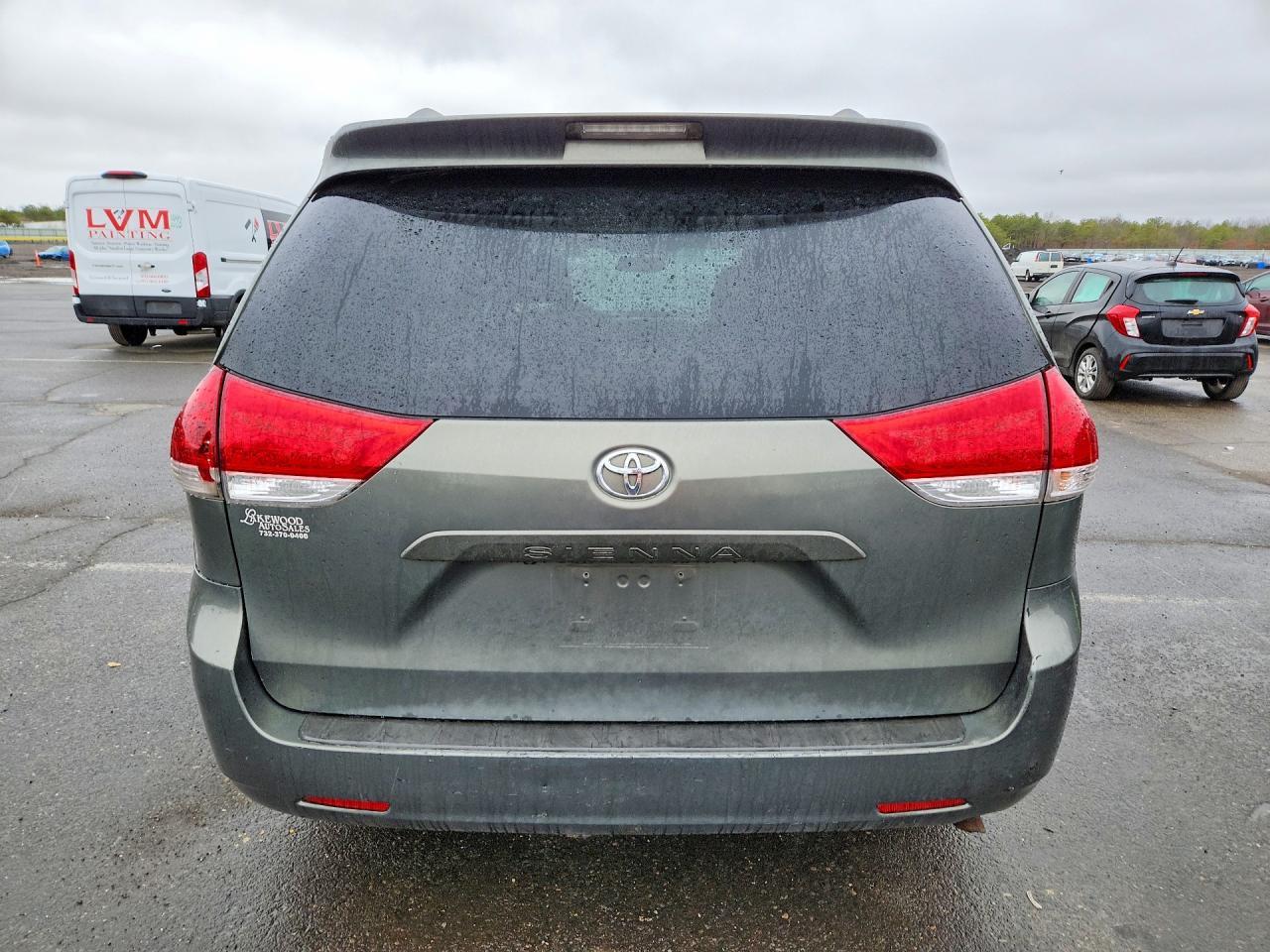2013 Toyota Sienna Le 8-Passenger - Image 6