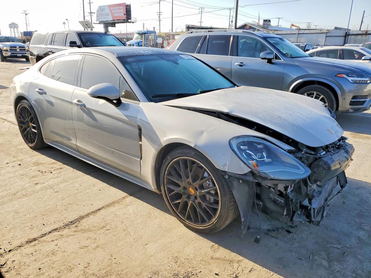 2018 Porsche Panamera 4 - Image 4