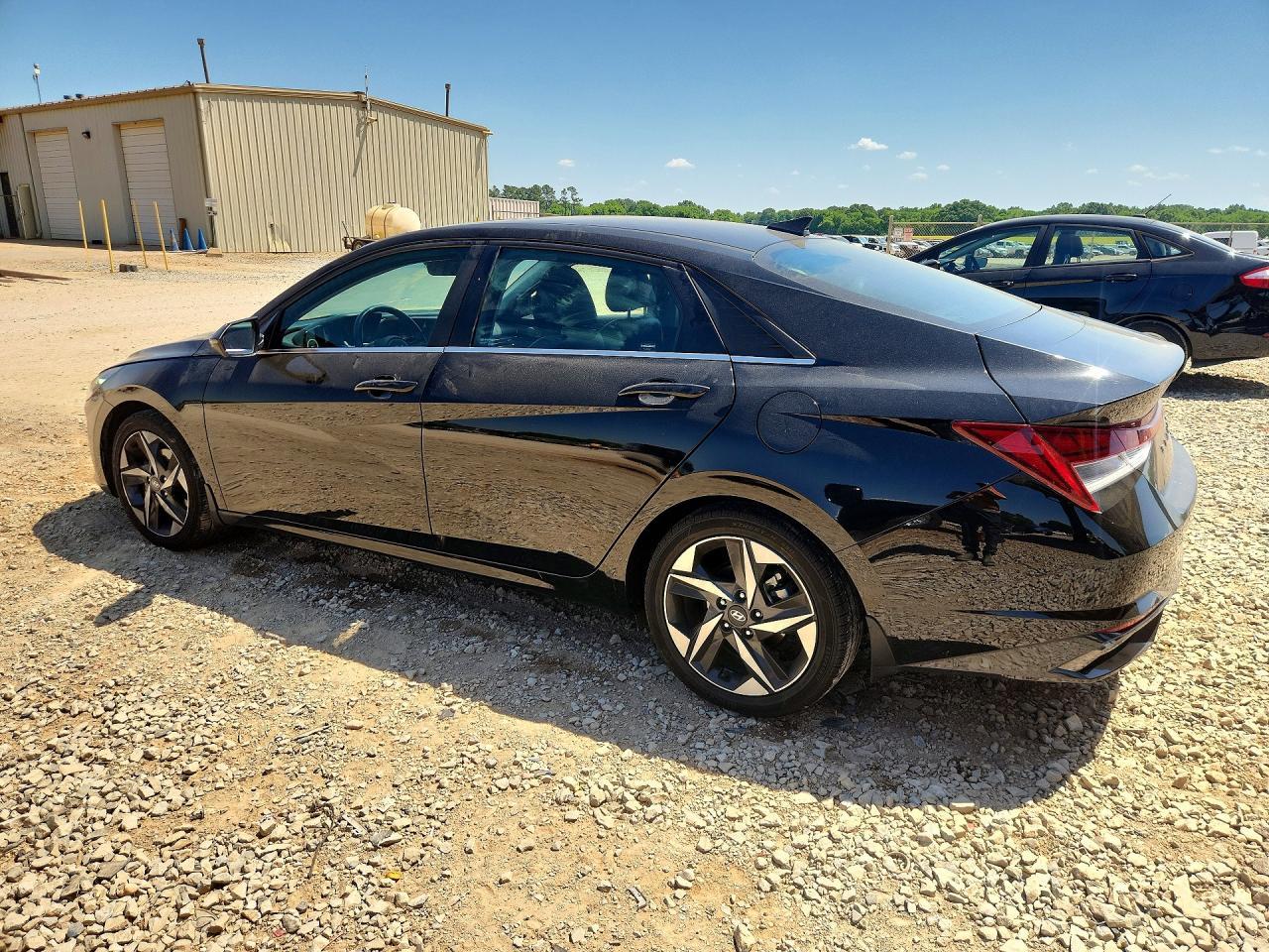 2023 Hyundai Elantra Limited - Фото 2