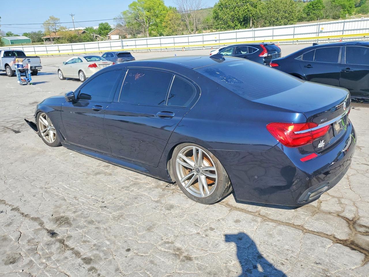2017 BMW 750 Xi - Фото 2