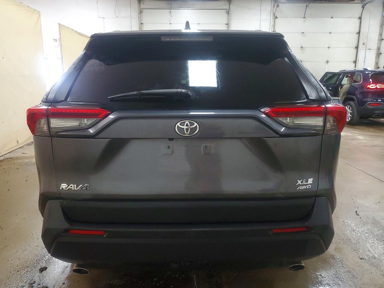 2021 Toyota Rav4 Xle Premium - Фото 6