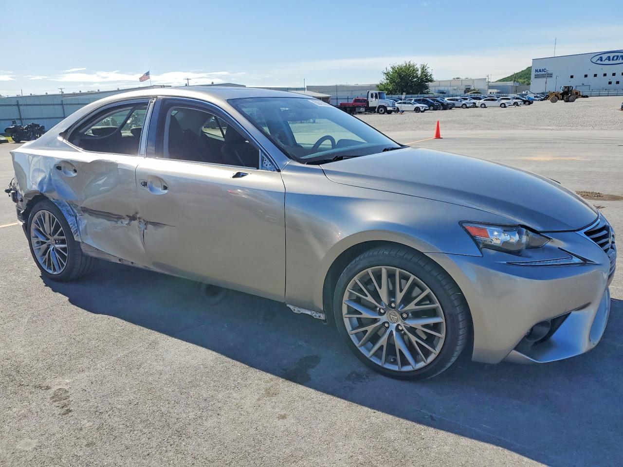 2016 Lexus Is 200T - Image 4