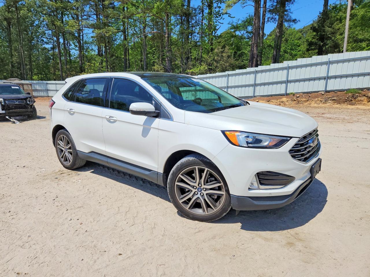 2021 Ford Edge Titanium - Image 4