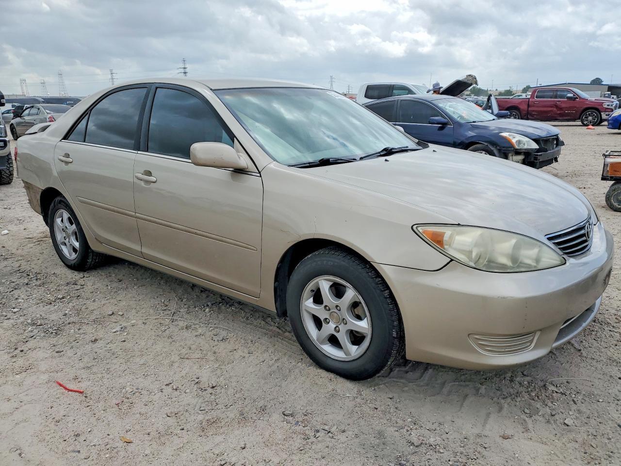 2005 Toyota Camry Le - Image 4