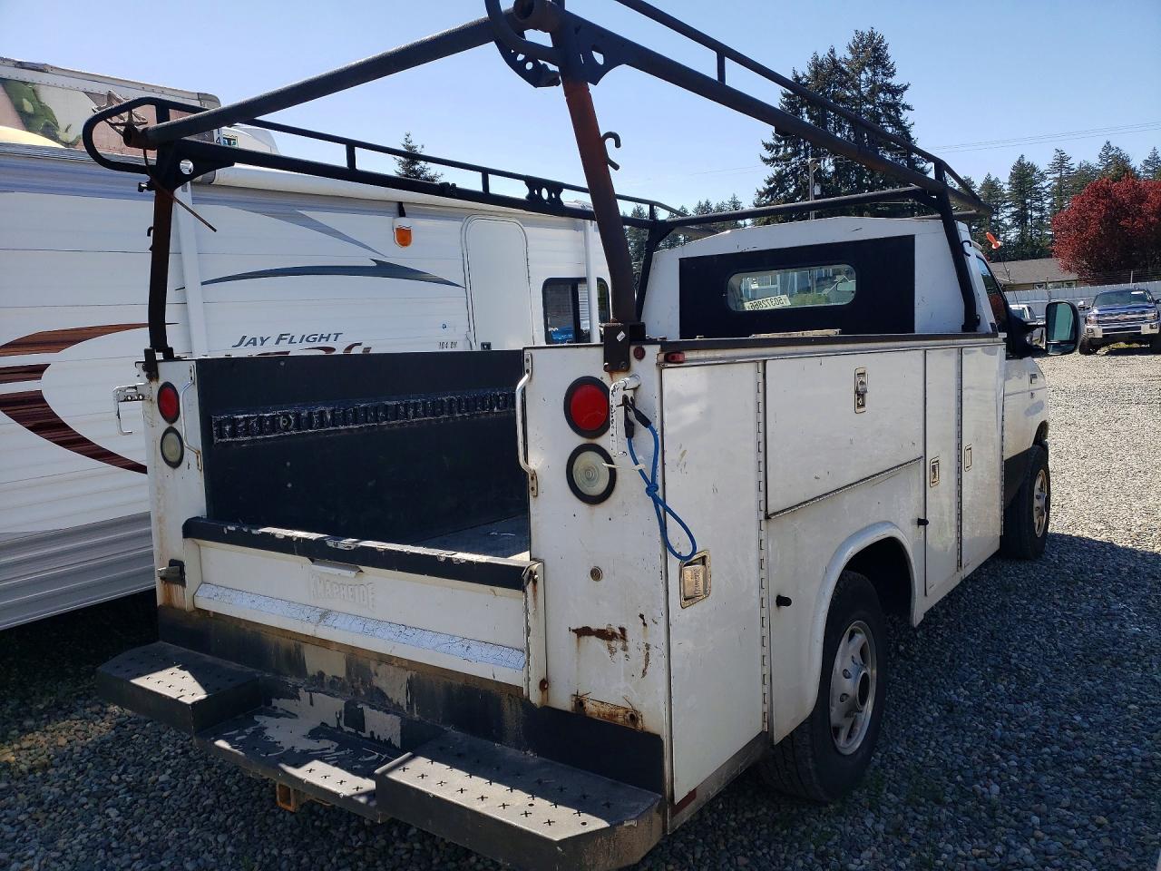 2010 Ford Econoline E350 Super Duty Cutaway Van - Фото 3