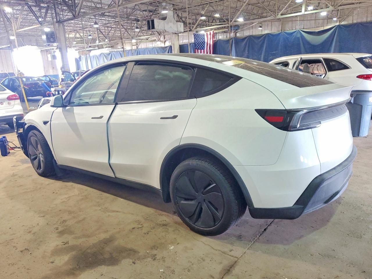 2026 Tesla Model Y - Фото 2