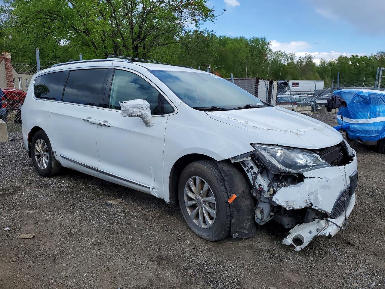 2019 Chrysler Pacifica Touring L - Image 4