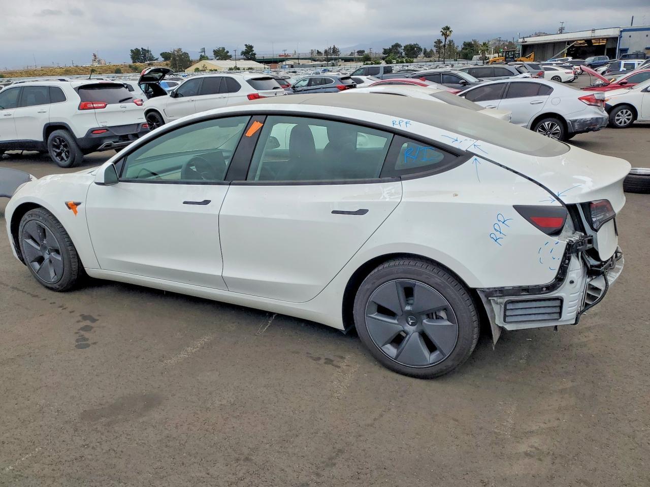 2023 Tesla Model 3 - Фото 2