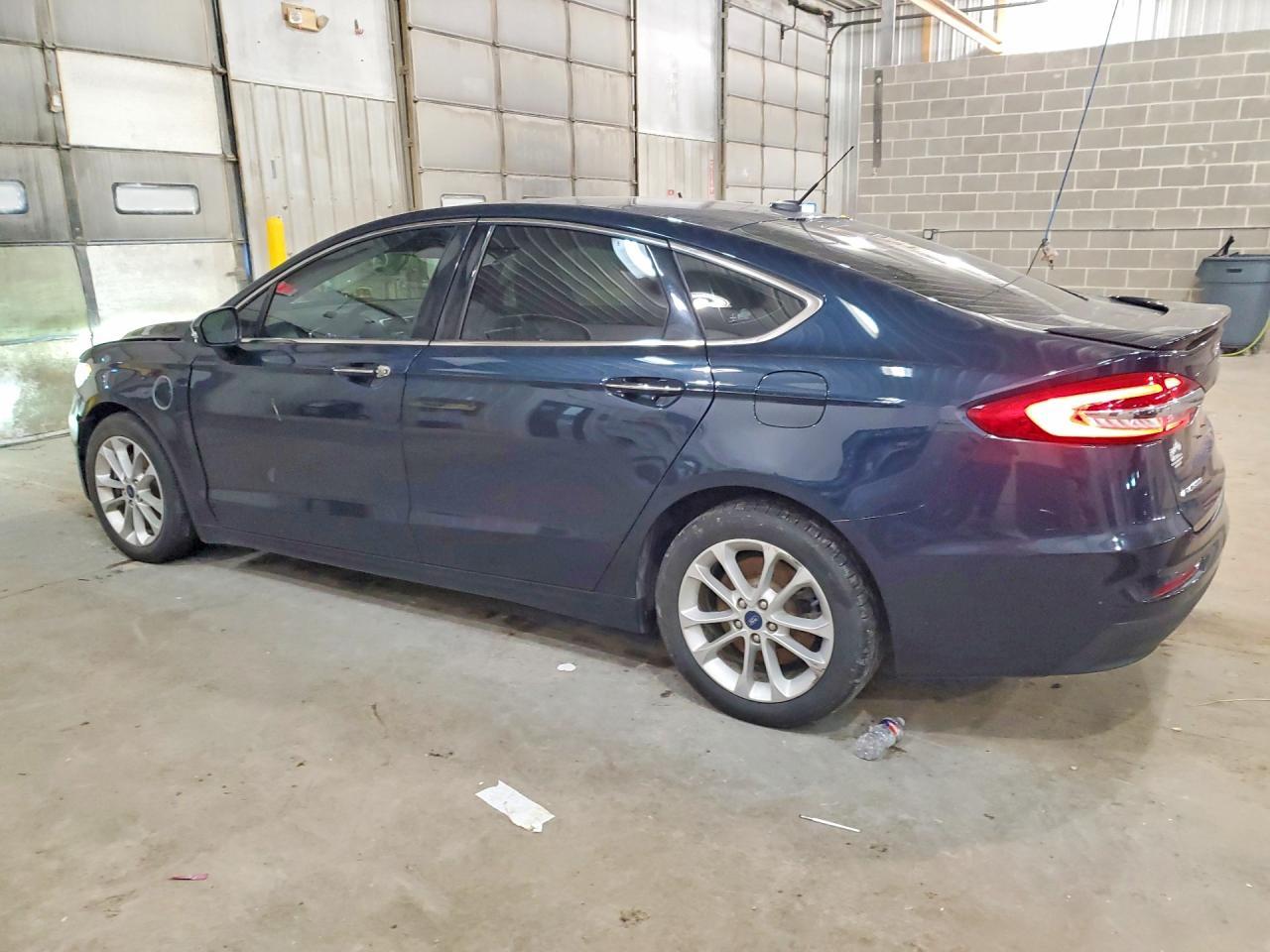 2020 Ford Fusion Titanium - Фото 2
