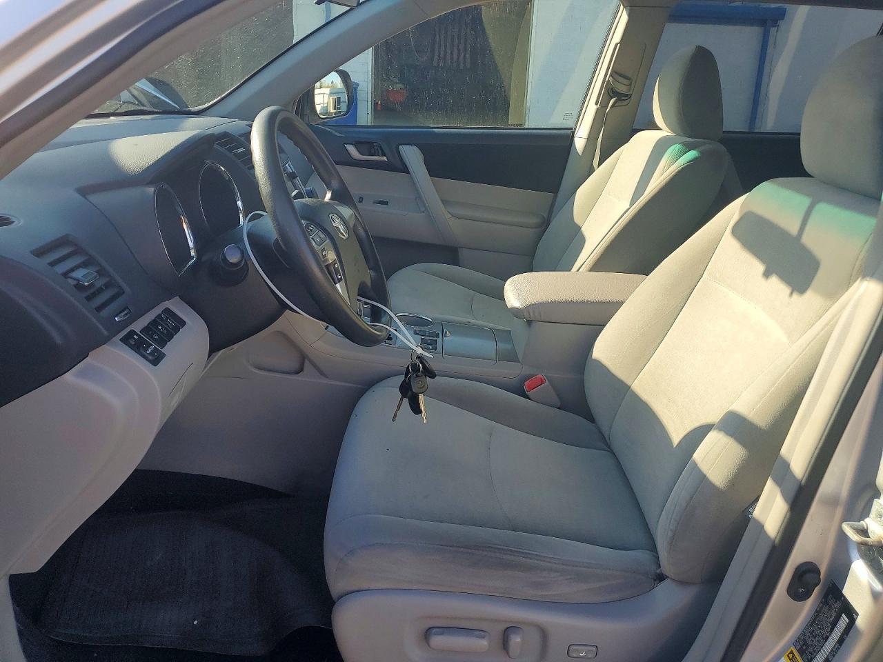2013 Toyota Highlander Plus - Image 7