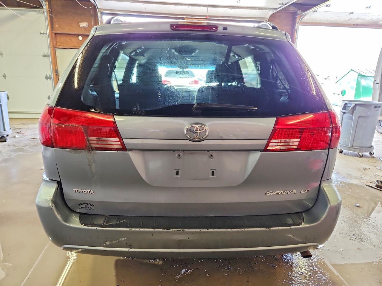 2004 Toyota Sienna Le 7 Passenger - Фото 6