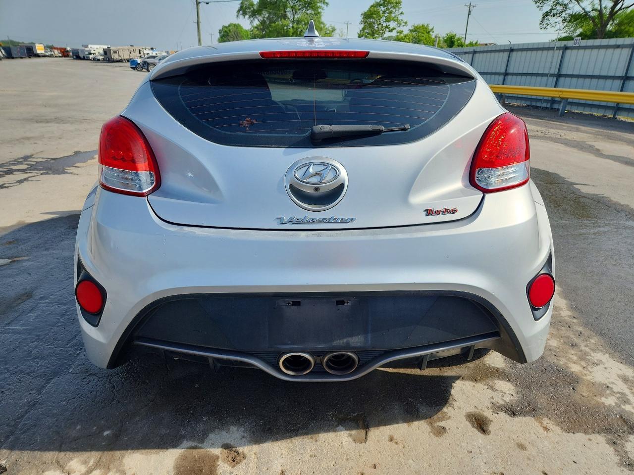 2016 Hyundai Veloster Turbo - Image 6