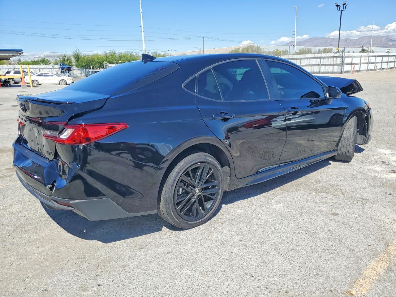 2025 Toyota Camry Se - Фото 3