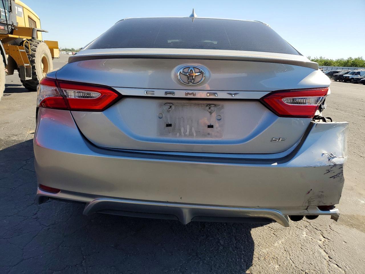 2020 Toyota Camry Se - Фото 6