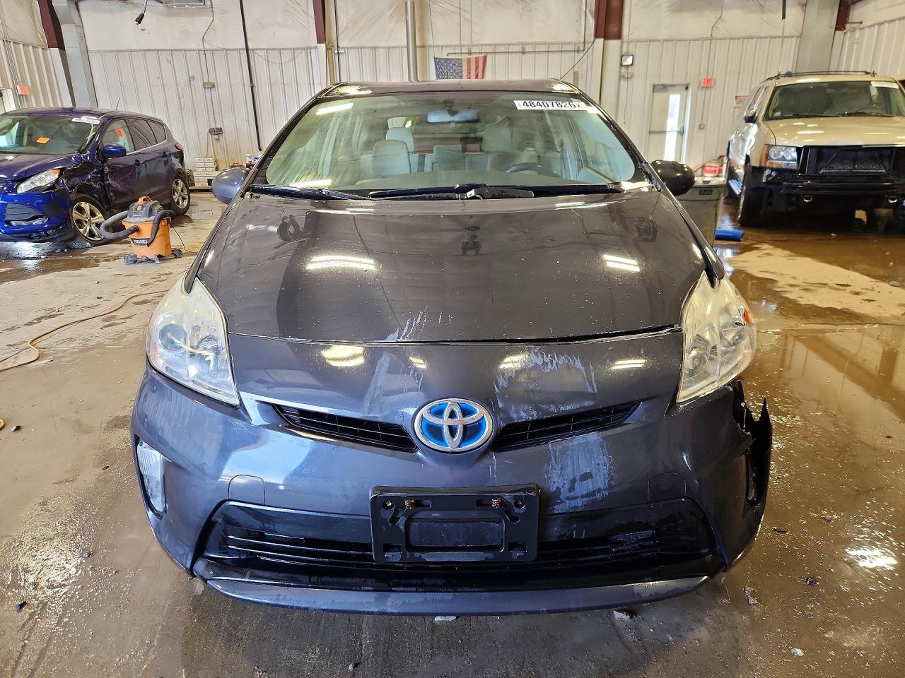 2015 Toyota Prius Two - Фото 5