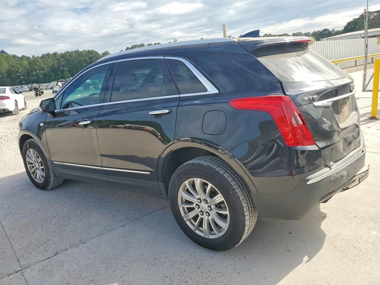2018 Cadillac Xt5 Platinum - Image 2