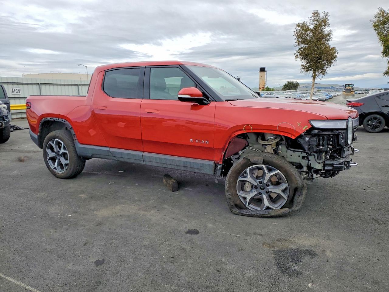 2023 Rivian R1T Adventure - Фото 4