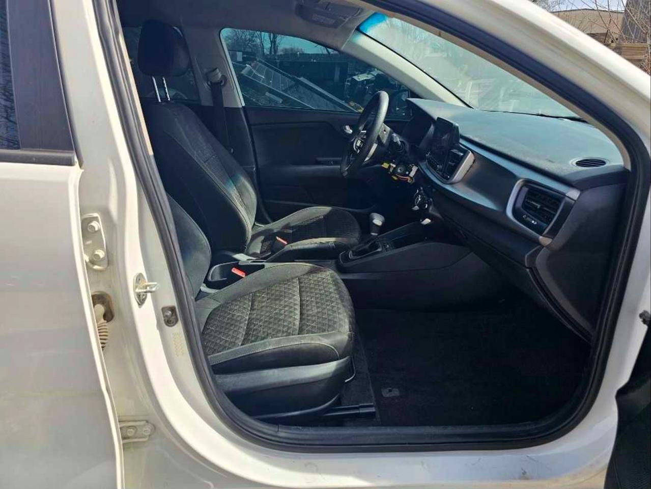 2022 Kia Rio Lx - Image 5