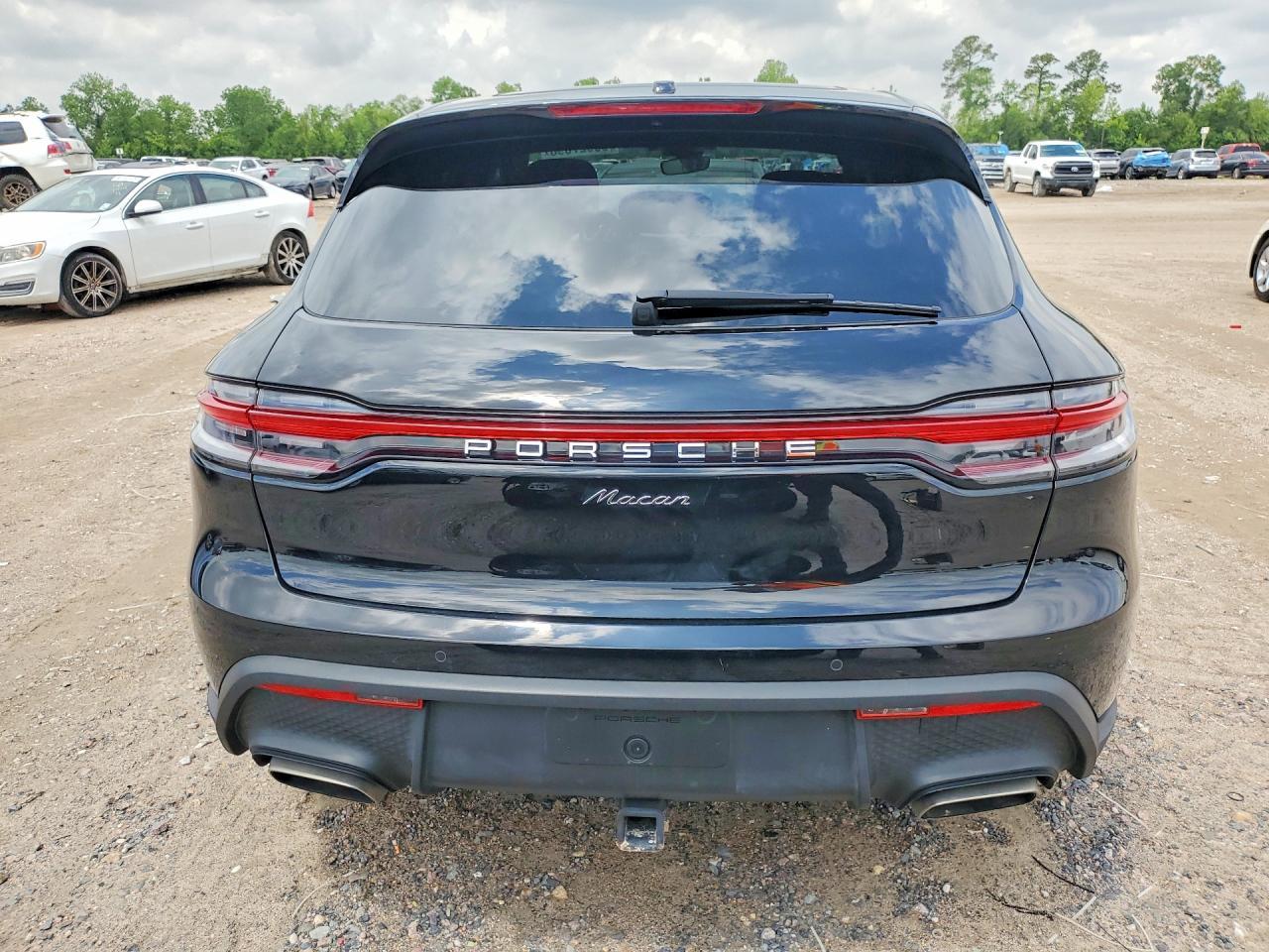 2025 Porsche Macan Base - Image 6