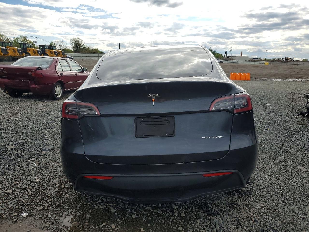 2024 Tesla Model Y - Image 6