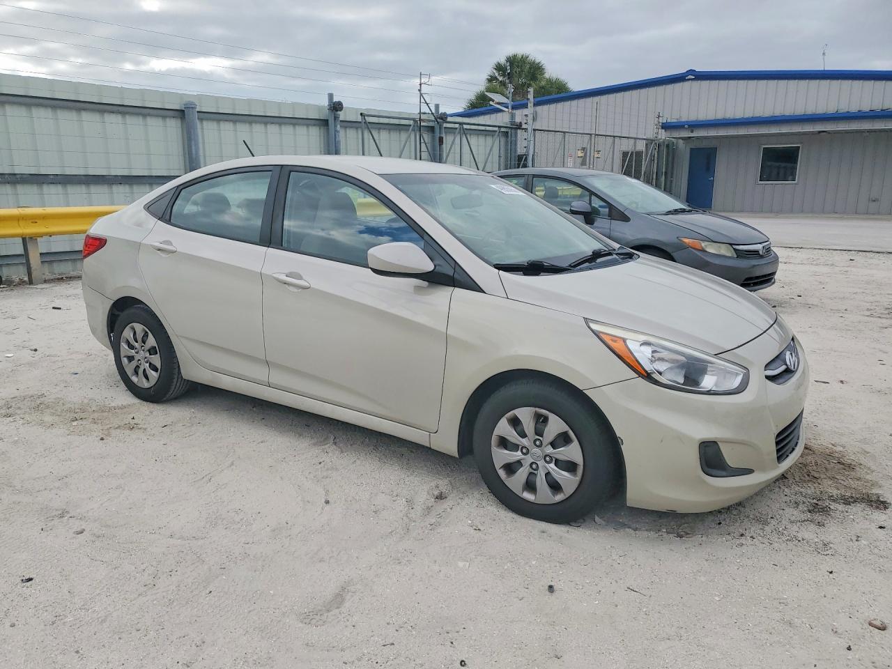 2017 Hyundai Accent Se - Фото 4