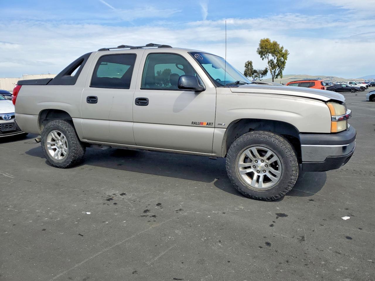 2004 Chevrolet Avalanche C1500 - Image 4