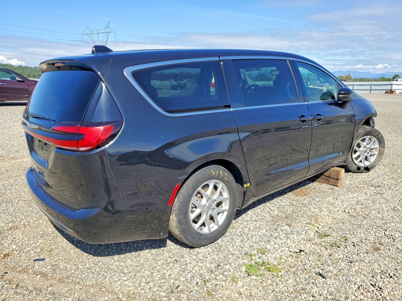 2023 Chrysler Pacifica Touring L - Фото 3
