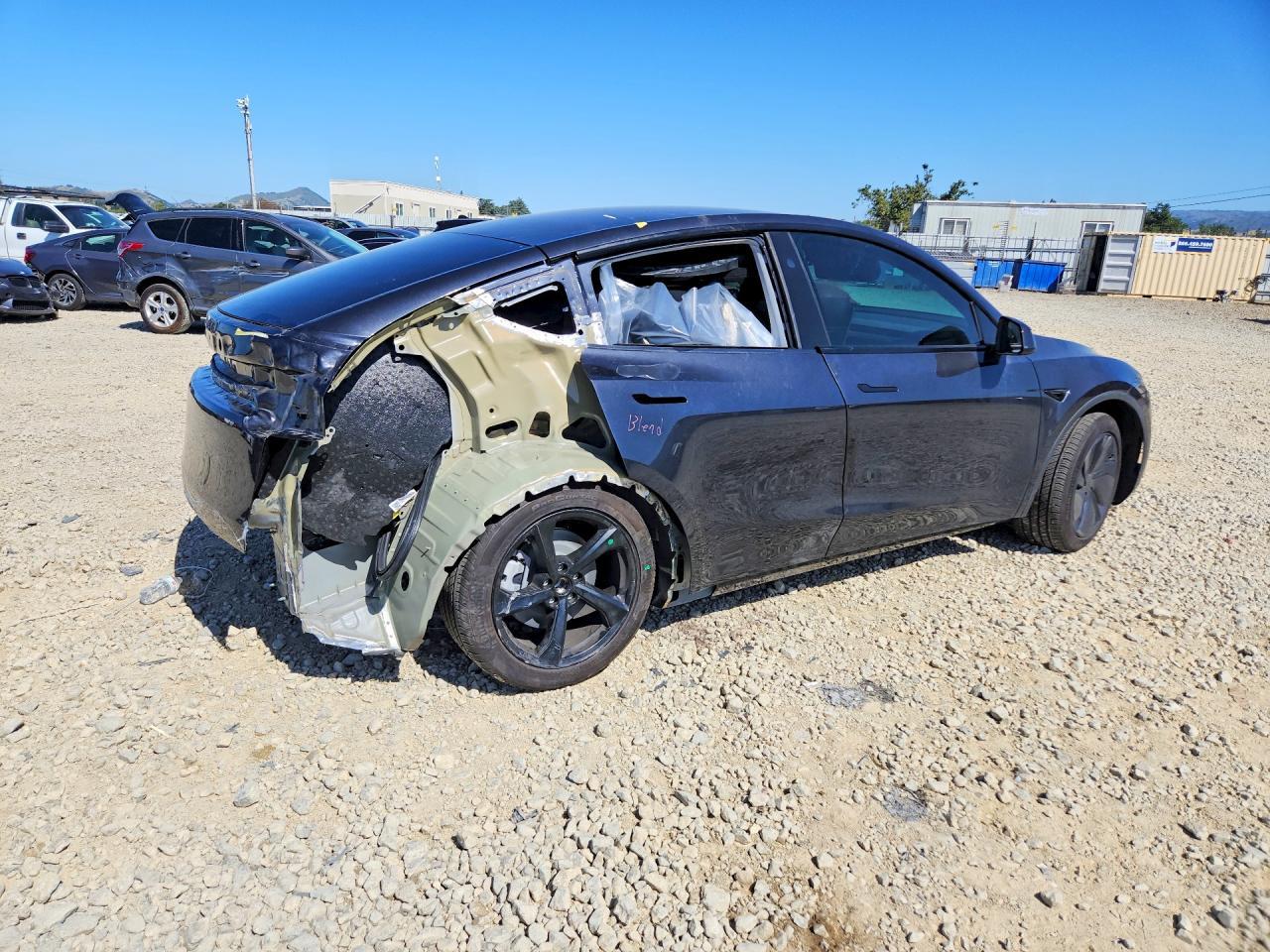 2026 Tesla Model Y - Фото 3