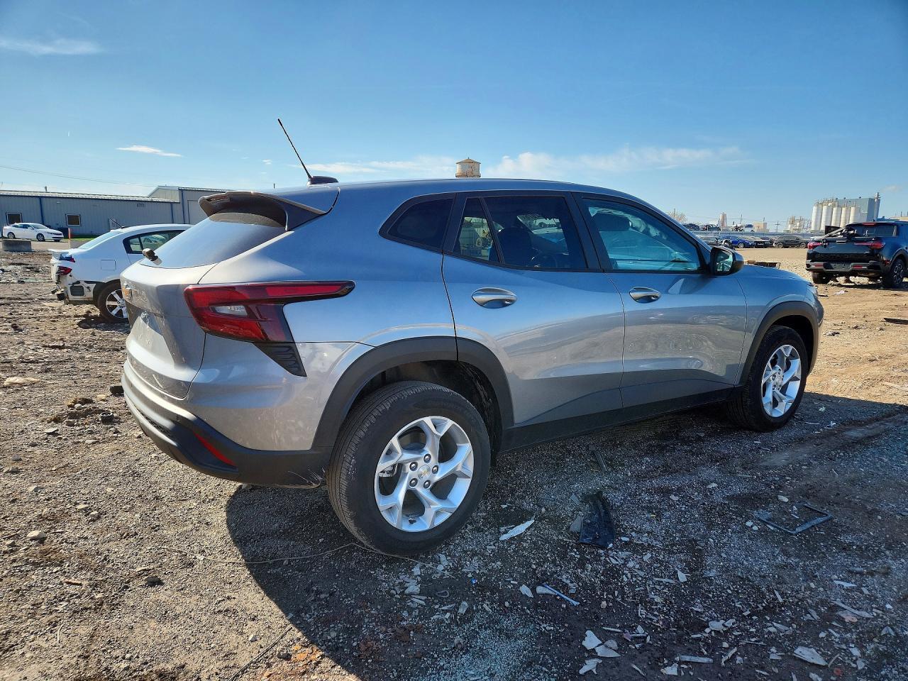 2025 Chevrolet Trax Ls - Фото 3