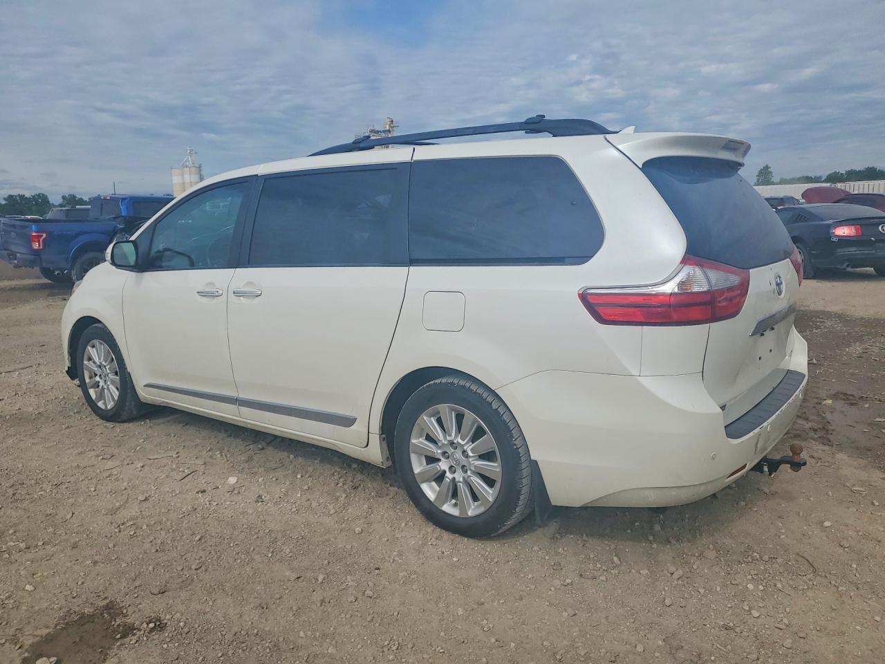 2015 Toyota Sienna Limited Premium 7-Passenger - Image 2