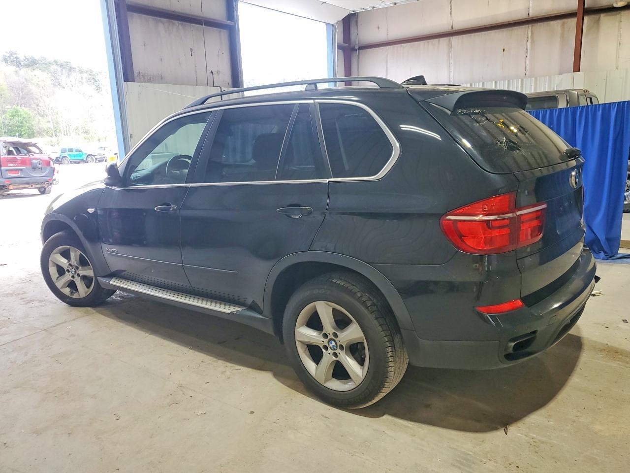 2013 BMW X5 xDrive50I - Фото 2