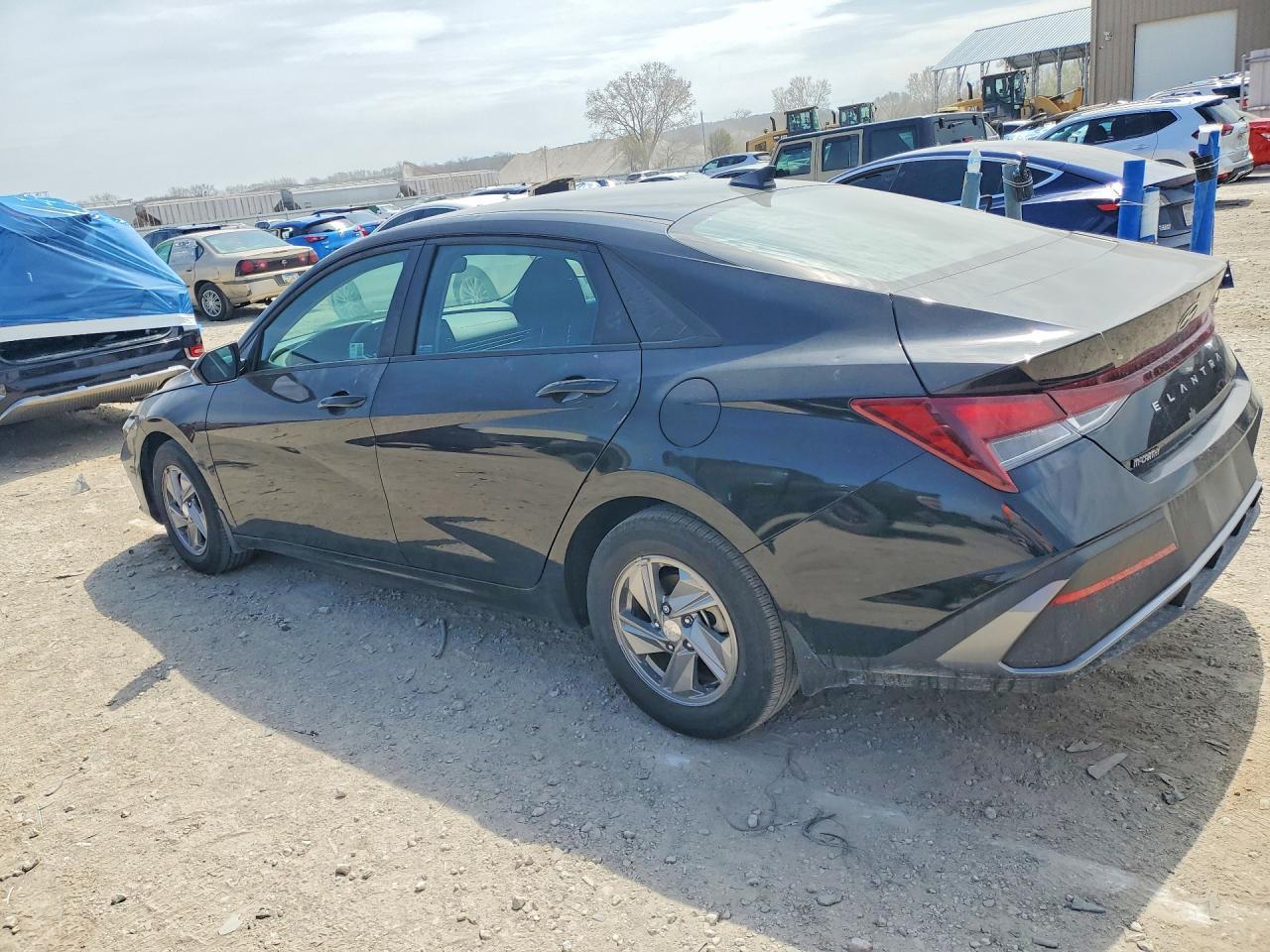 2024 Hyundai Elantra Se - Image 2