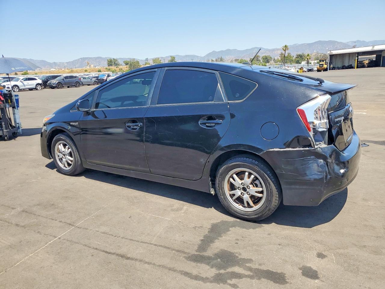 2011 Toyota Prius Three - Фото 2
