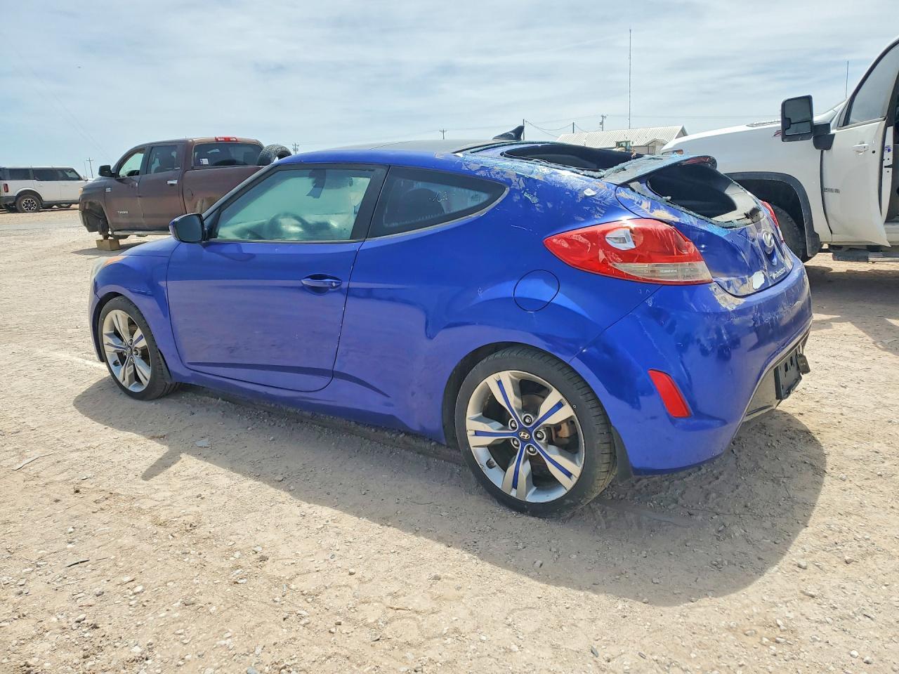 2013 Hyundai Veloster Base - Фото 2
