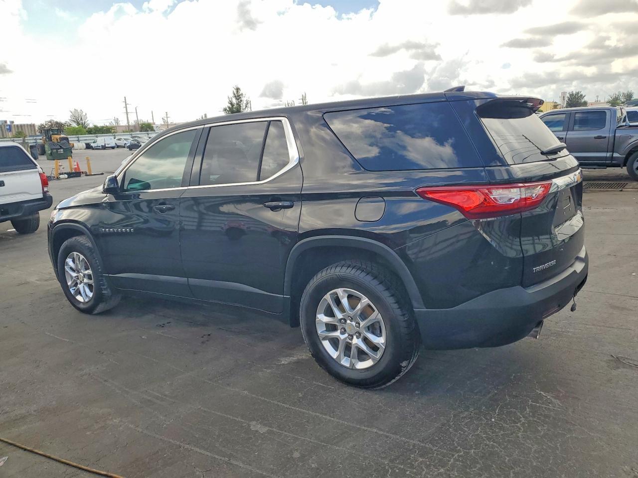 2019 Chevrolet Traverse Ls - Image 2