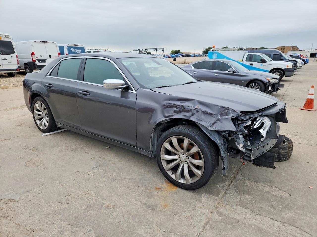 2019 Chrysler 300 Touring - Фото 4