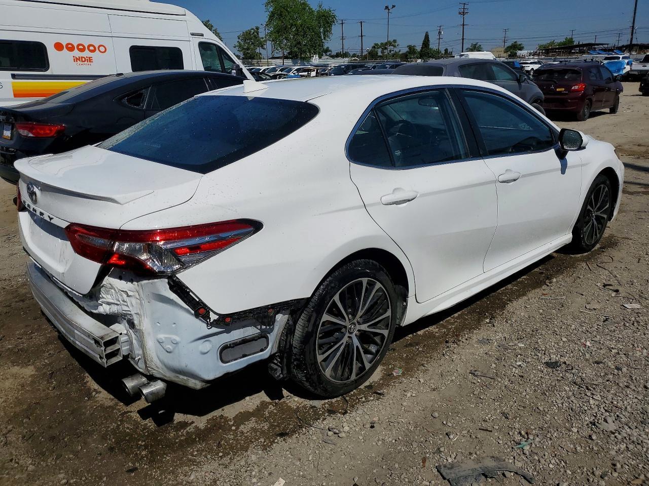 2020 Toyota Camry Se - Image 3