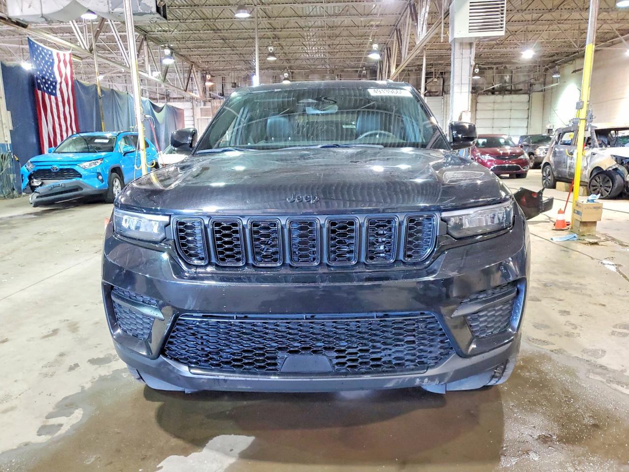 2023 Jeep Grand Cherokee Laredo - Image 5