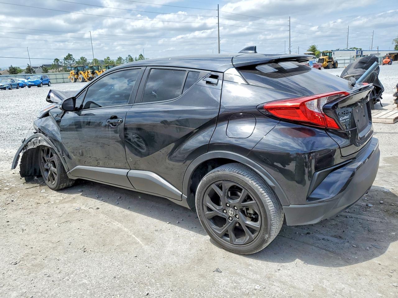 2021 Toyota C-Hr Nightshade - Фото 2