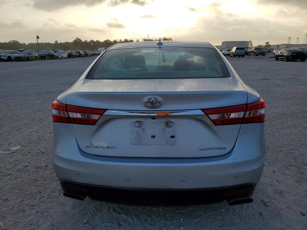 2013 Toyota Avalon Limited - Image 6
