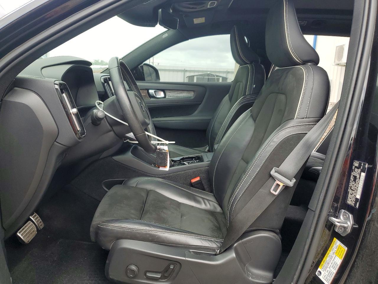 2021 Volvo Xc40 T5 R-Design - Image 7
