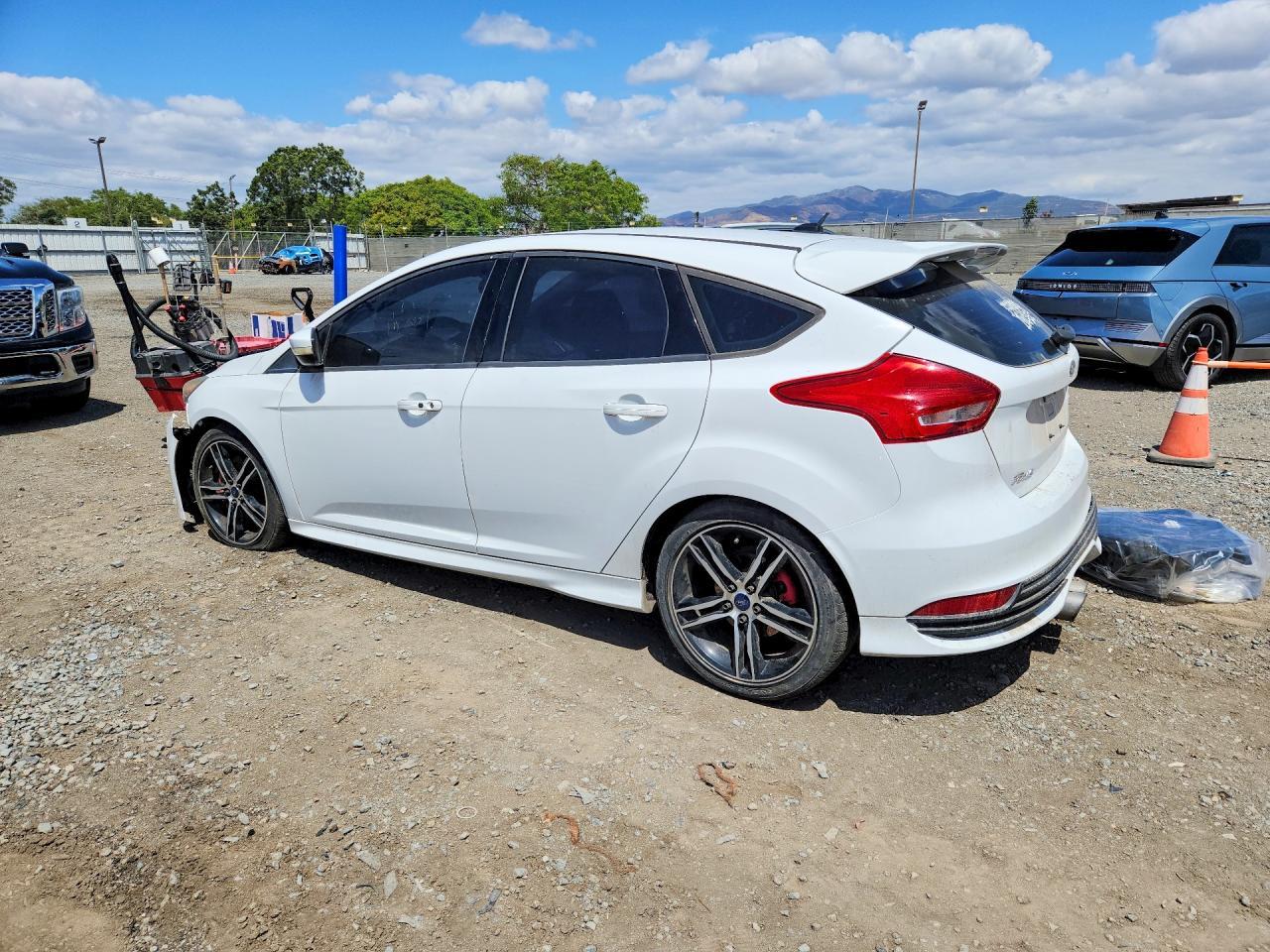 2017 Ford Focus St - Image 2