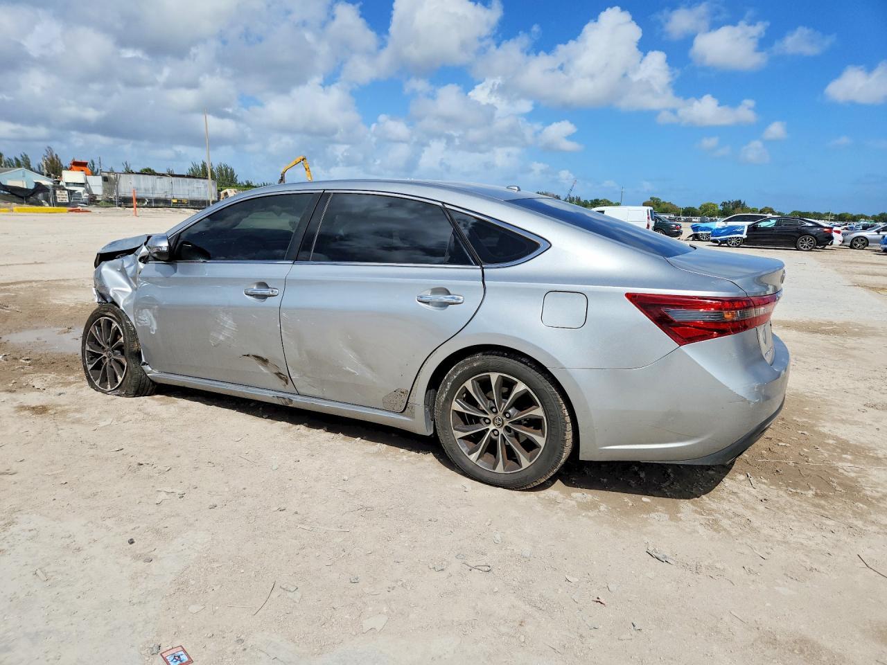 2016 Toyota Avalon Xle - Image 2