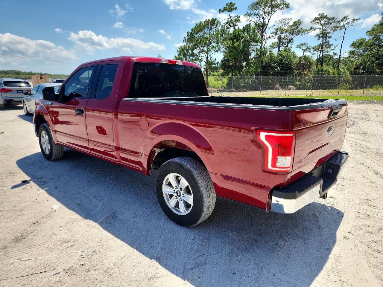 2015 Ford F150 Super Cab - Фото 2