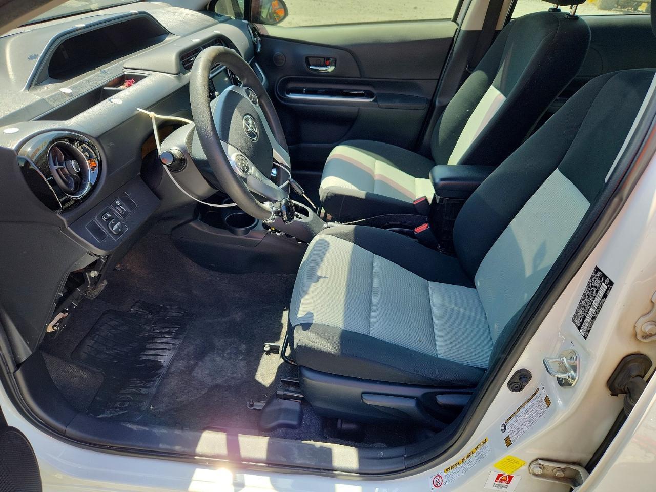 2015 Toyota Prius C Two - Image 7