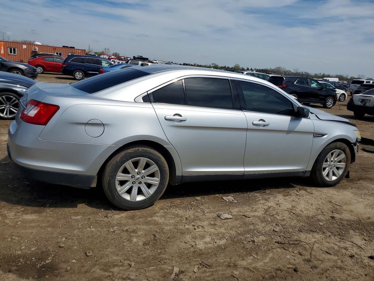 2010 Ford Taurus Se - Фото 3