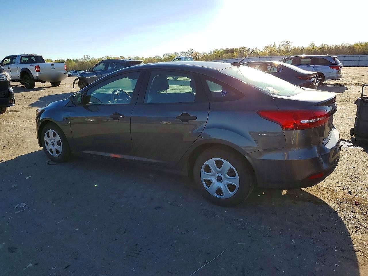 2017 Ford Focus S - Фото 2