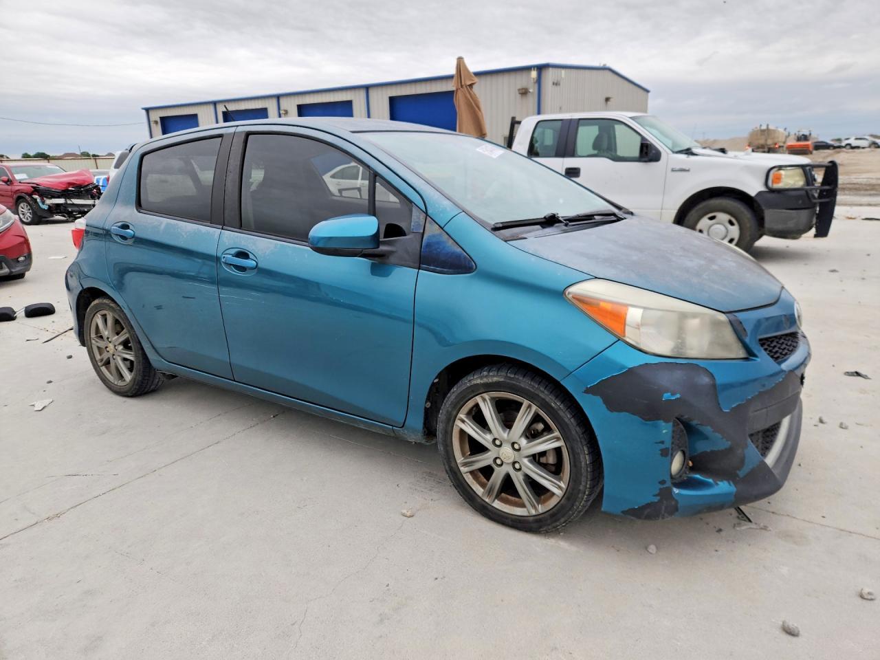 2013 Toyota Yaris 5-Door L - Image 4
